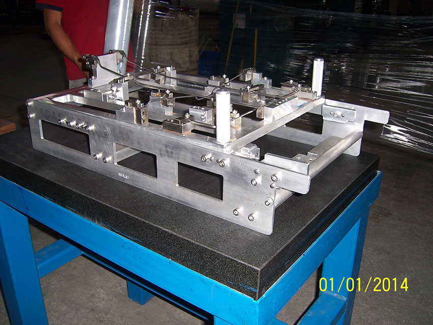 Automatic welding fixture